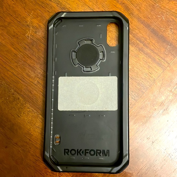 ROKFORM MAGNETIC I PHONE XR CASE PLUS MAGNETIC PLUG - Picture 2 of 2